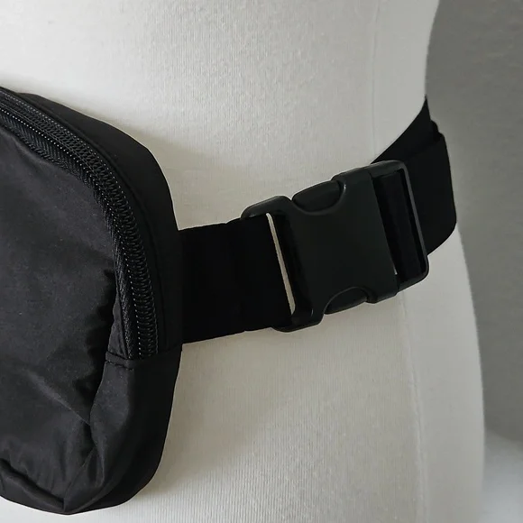 Victoria's Secret Pink Zip Top Belt Bag Buckle Closure Black New - Picture 4 of 11